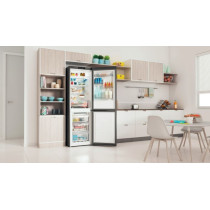 Refrigerator Indesit