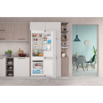 Built-in fridge Indesit