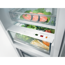 Free standing fridge UPO