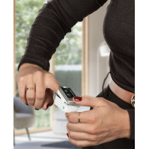 Finger pulse oximeter